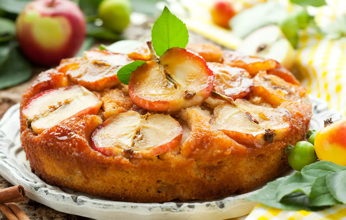 Шарлотка из просроченных сливок с яблоками