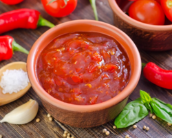 Нужно ли в аджику добавлять растительное масло: с каким продуктами делают, ингредиенты в разных рецептах