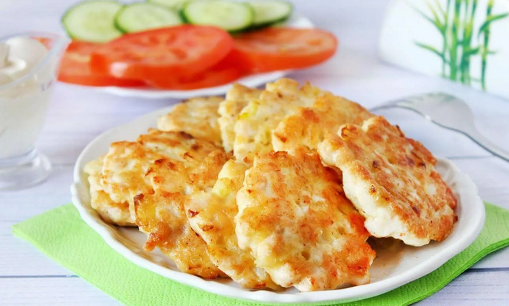 Рубленные куриные котлеты с крахмалом и яйцом