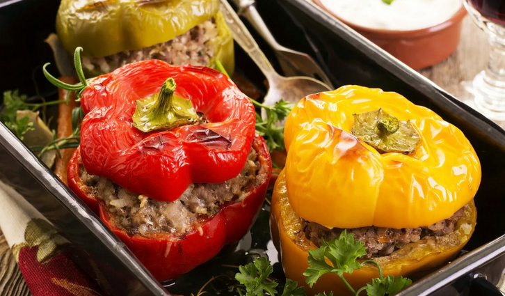 Перцы фаршированные фаршем и рисом