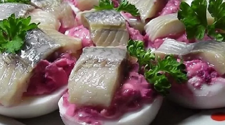 Ленивая селедка под шубой с яйцом