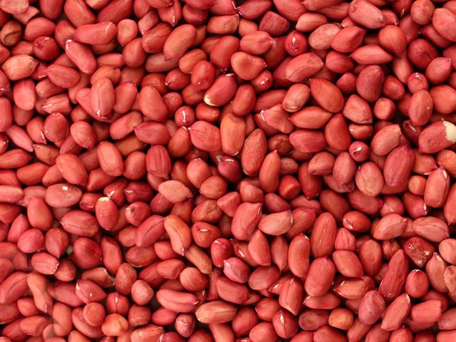 Можно ли есть сырой арахис — польза продукта и возможный вред