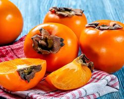 Можно ли есть хурму с кожурой — польза и вред