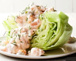 Салаты с Айсбергом: рецепты простые и вкусные с овощами, мясом говядины, языком, колбасой, куриной печенью, печенью трески, яйцами, сыром, фасолью, горчичной заправкой