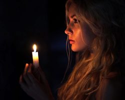 Чистка свечой человека, жилья от негатива — ритуалы и молитвы. Куда девать свечу после чистки?
