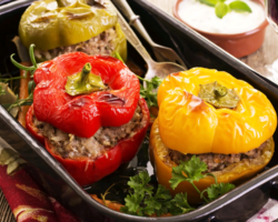 Как вкусно приготовить замороженные фаршированные перцы полуфабрикаты в домашних условиях: пошаговый рецепт, кулинарные секреты