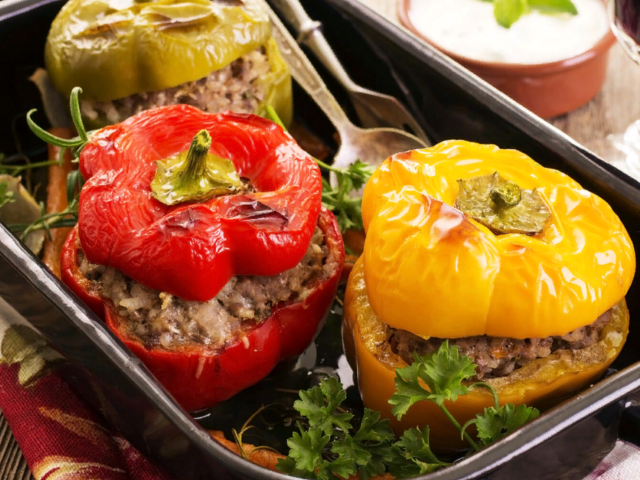 Как вкусно приготовить замороженные фаршированные перцы полуфабрикаты в домашних условиях: пошаговый рецепт, кулинарные секреты