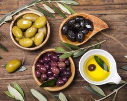 Маслины и оливки — это ягоды, фрукты или овощи: в чем разница? Как получается черный цвет маслин?