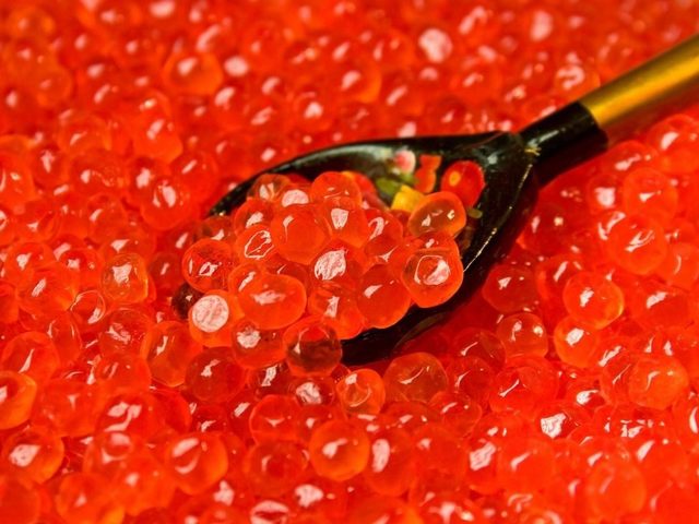 Можно ли есть просроченную красную икру? Как использовать просроченную красную икру?