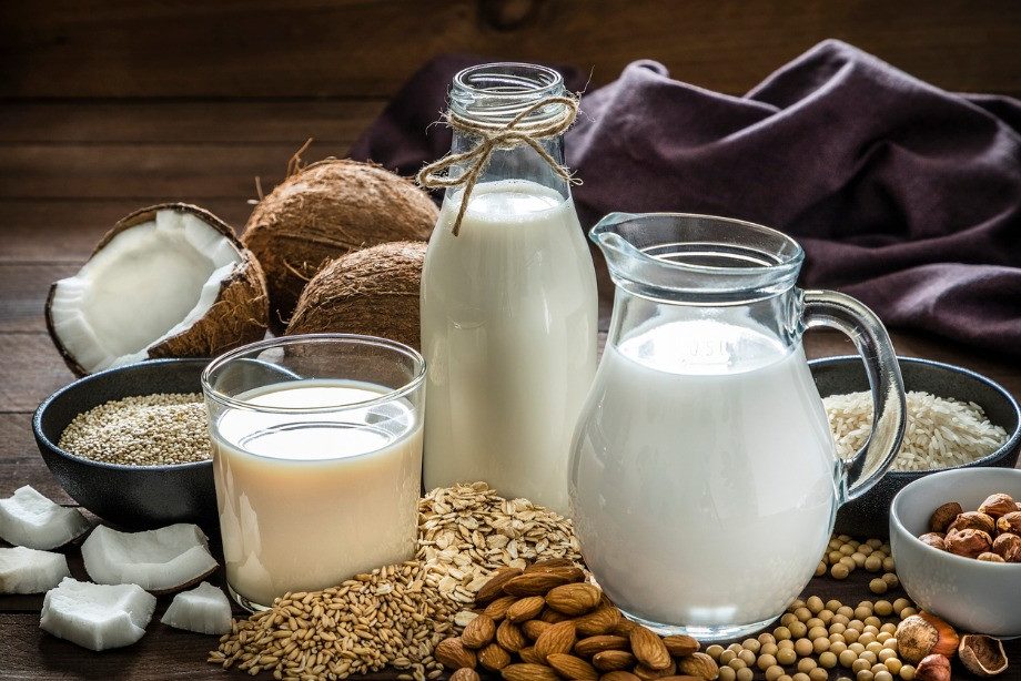 Растительное молоко в кофе добавлять стало модно, так как это не только вкусно, но и полезно