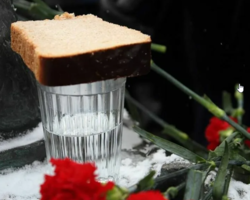 Можно ли пить водку, вино на кладбище, петь, курить? Можно ли ставить водку на могилу?
