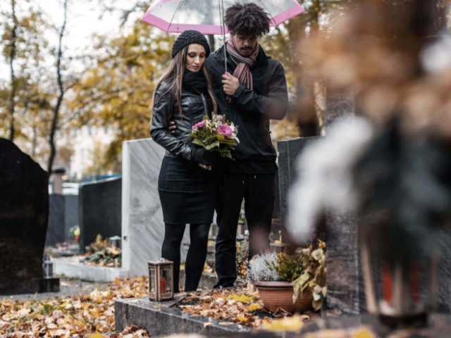 Почему нельзя ругаться, проявлять отрицательные эмоции на кладбище: почему крик и ругань могут навлечь беду?