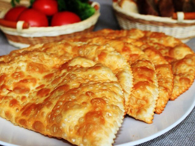 Как вкусно приготовить чебуреки полуфабрикаты замороженные?
