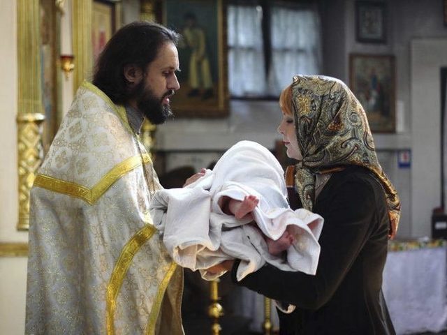 Можно ли отказаться быть крестной матерью мальчика, девочки? Является ли грехом отказ быть крестной матерью? При каких условиях можно отказаться быть крестным? Как отказаться быть крестным и не обидеть?