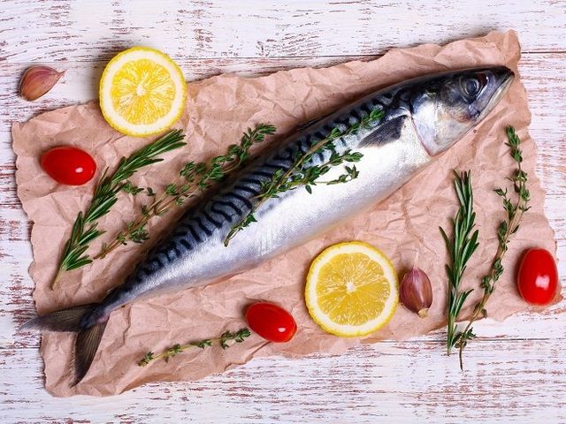 Можно ли есть сырую скумбрию — польза и возможный вред. Что будет, если есть сырую скумбрию?