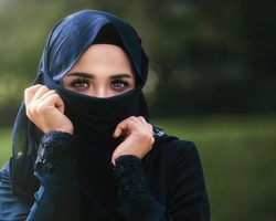 Можно ли мусульманкам выщипывать, красить брови?