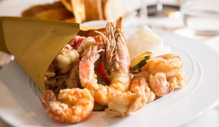 Фрито мисто с морепродуктами и лангустинами
