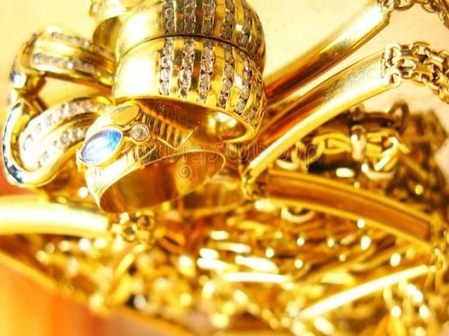 Потерять золото: приметы. К чему потерять золотое обручальное кольцо, золотую сережку, золотой перстень, крестик, браслет?