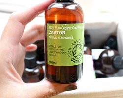 Можно ли пользоваться просроченным касторовым маслом? Куда можно применить просроченное касторовое масло? Признаки порчи касторового масла