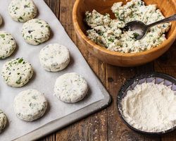 Что можно приготовить из остатков творога очень вкусное, кроме сырников?