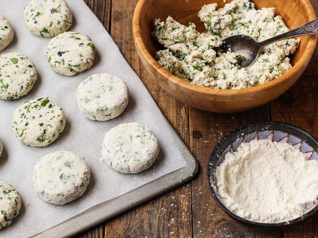 Что можно приготовить из остатков творога очень вкусное, кроме сырников?