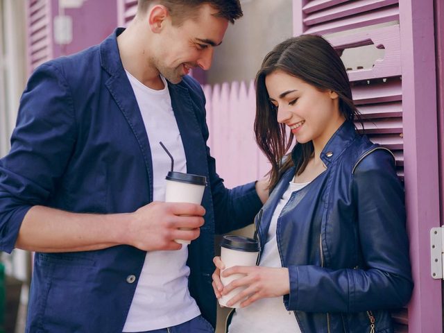 Почему мужчина ничего не рассказывает о себе: что это значит, психология
