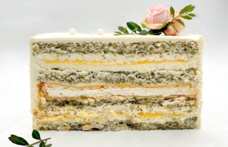 Торт с маковыми коржами, лимонным курдом и безе