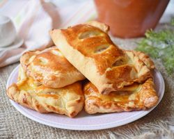 Как из замороженного дрожжевого теста приготовить вкусные пирожки: технология, рецепты