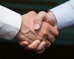 Виды рукопожатий и их значение в психологии