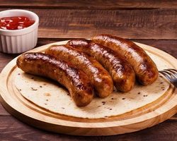 Как вкусно готовить колбаски-полуфабрикаты на сковороде, в духовке, мультиварке, на костре: рецепты