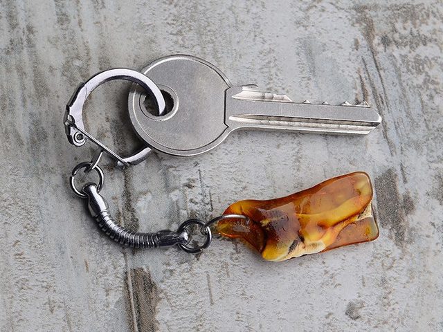 Можно ли дарить брелок для ключей мужчине, парню, любимому?