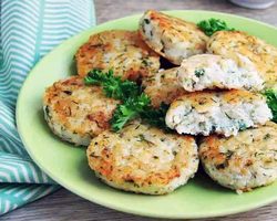 Как вкусно приготовить замороженные котлеты-полуфабрикаты из кальмара: рецепты, кулинарные секреты
