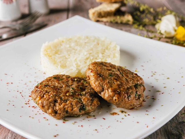 Как вкусно приготовить замороженные котлеты-полуфабрикаты из говядины: рецепты, кулинарные секреты