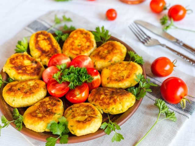 Как вкусно приготовить замороженные картофельные котлеты полуфабрикаты: рецепты, кулинарные секреты