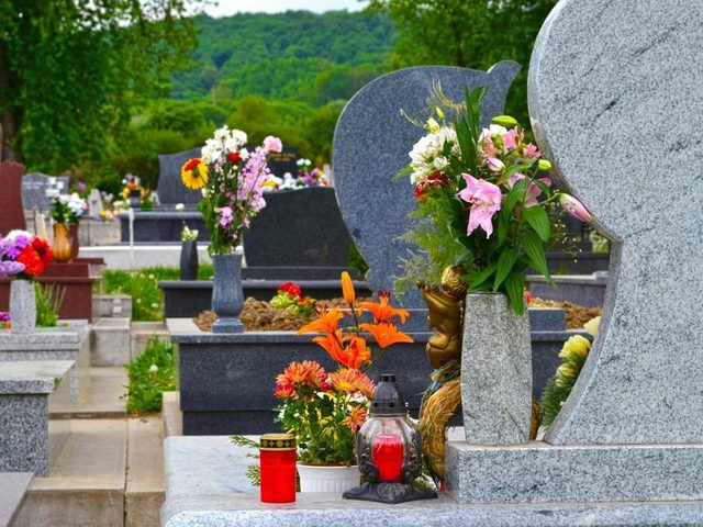 Ходила на кладбище заблудилась и потерялась, а потом вышла: примета