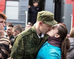 Прикольные надписи на проводы в армию от любимой, друзей, коллег по работе, на плакат: текст, фразы