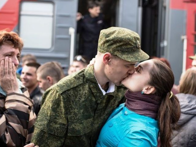 Прикольные надписи на проводы в армию от любимой, друзей, коллег по работе, на плакат: текст, фразы