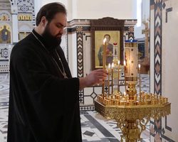 Почему ставят незажженные свечи в церкви?