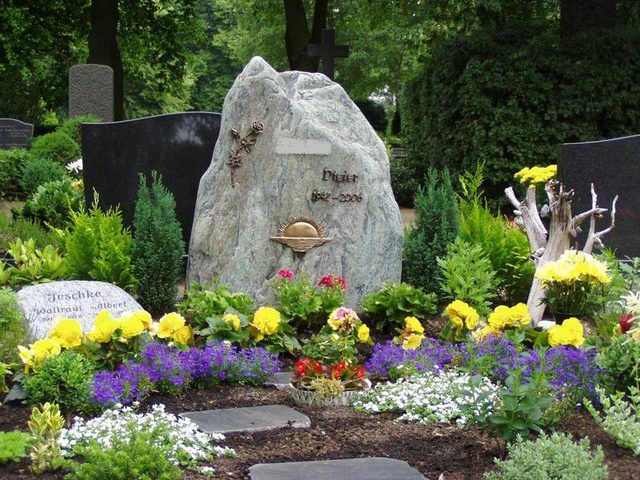 Примета упасть в выкопанную пустую могилу животному, собаке, живому человеку