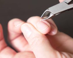 К чему появляются заусенцы на пальцах: примета