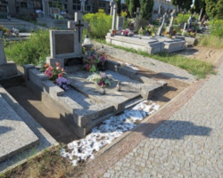 К чему сыпят соль на могилы умерших: приметы, магия, суеверие. На могиле запечатанная пачка соли: что это значит?