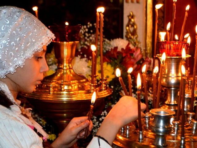 Красные свечи из церкви, что означают? Когда ставят красные свечи в церкви?
