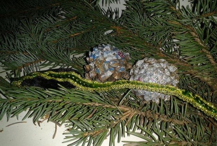 Поделка змея из пайеток и бисера
