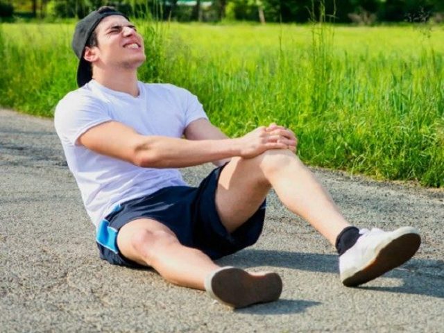 Народная примета — сломать ногу, правую, левую, палец ноги: к чему, что означает?