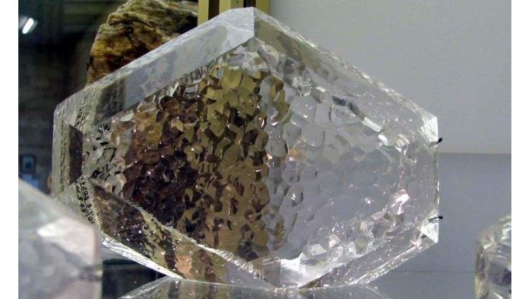 Искусственные кристаллы кварца