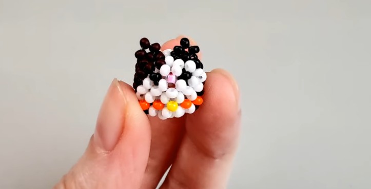 Котик из бисера готов