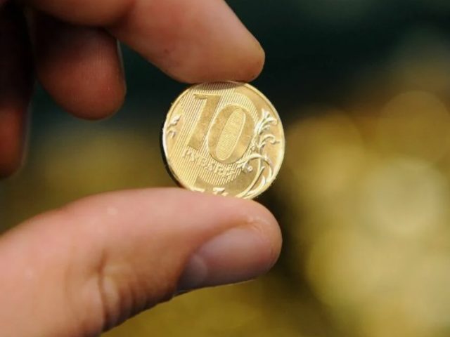 Зачем подкладывают монеты, мелочь: для чего? Подложили монеты — что делать: ритуал по обезвреживанию
