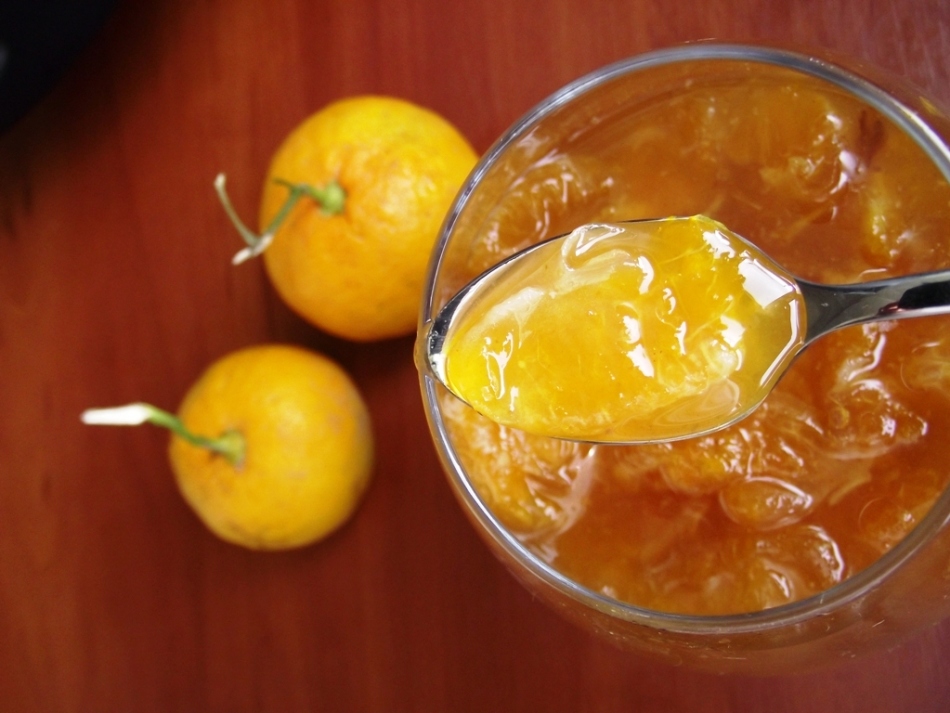 Confiture avec des oranges et du gingembre