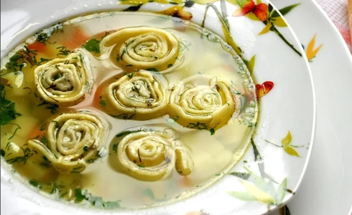 Rolls with vegetables from dumplings dough residues