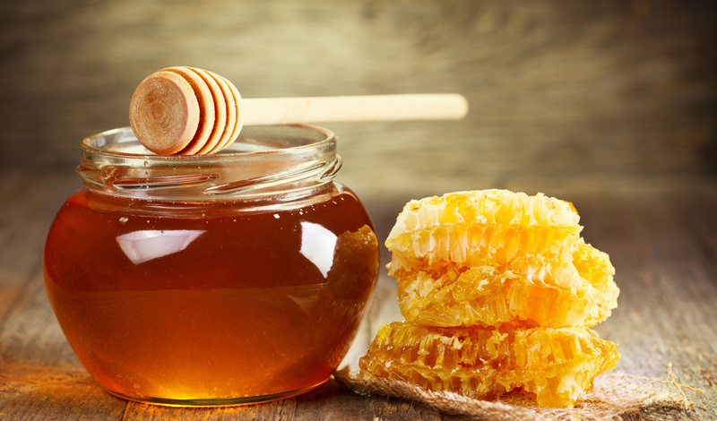 Le miel donnera un sirop de teinte dorée légèrement perceptible